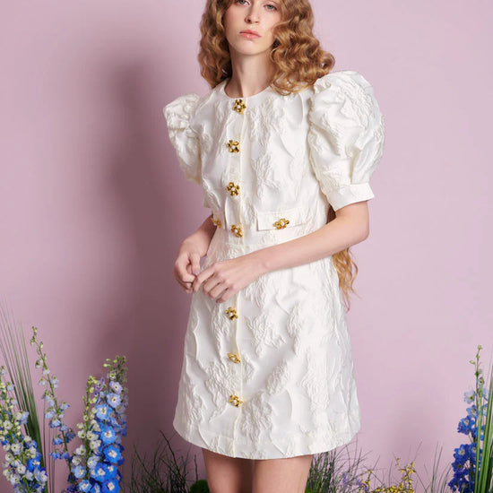 Sister Jane Anemone Jacquard mini haljina u nežnom cvetnom žakardu, elegantna svečana haljina za venčanja i posebne prilike – Neguj se
