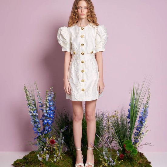 Sister Jane Anemone Jacquard mini haljina u nežnom cvetnom žakardu, elegantna svečana haljina za venčanja i posebne prilike – Neguj se