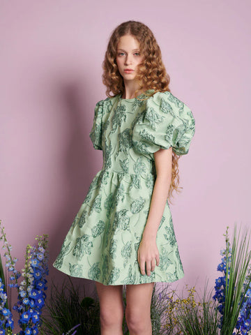 Sister Jane Clover Jacquard mini haljina u zelenom cvetnom žakardu, statement haljina za goste na venčanju i svečane događaje – Neguj se