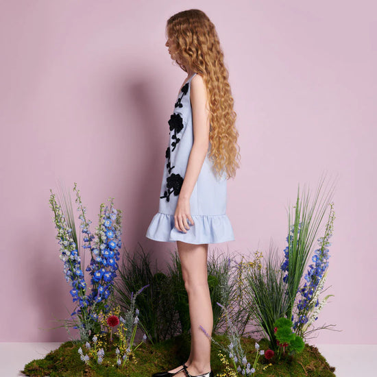 Sister Jane Dorie Crochet Floral mini haljina od čipke sa cvetnim detaljima, ženstvena haljina za svečane prilike – Neguj se