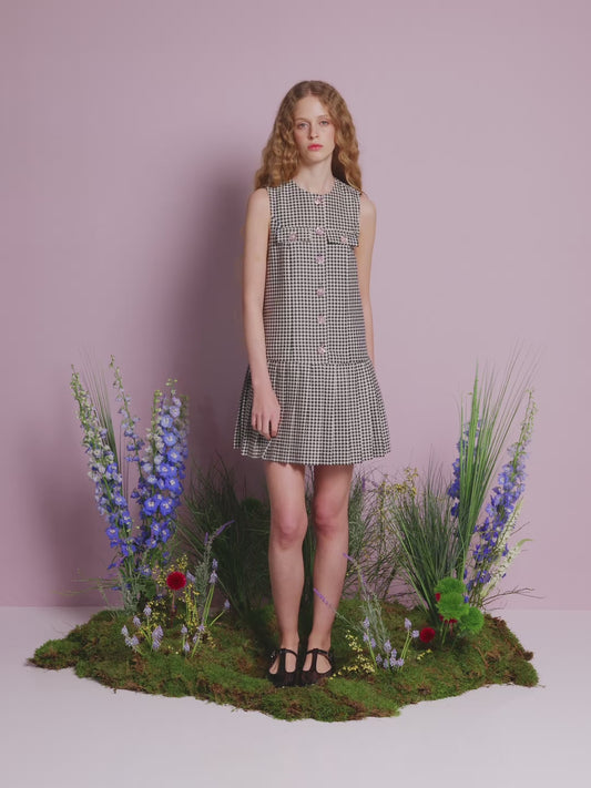 Sister Jane Petal Houndstooth mini haljina u karo tkanini sa plisiranom suknjom i cvetnim dugmićima, moderna svečana haljina – Neguj se